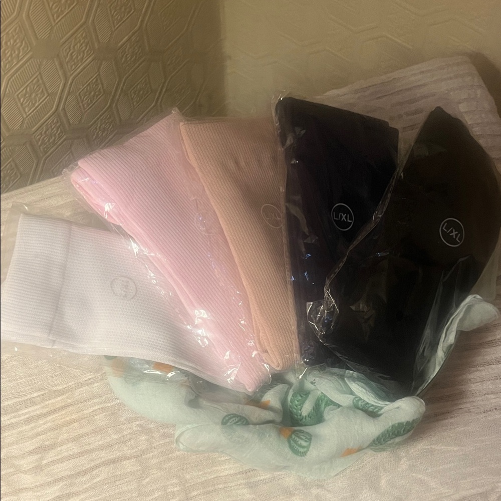 Source Unknown Women's Ribbed Compression Sock Se… - image 1